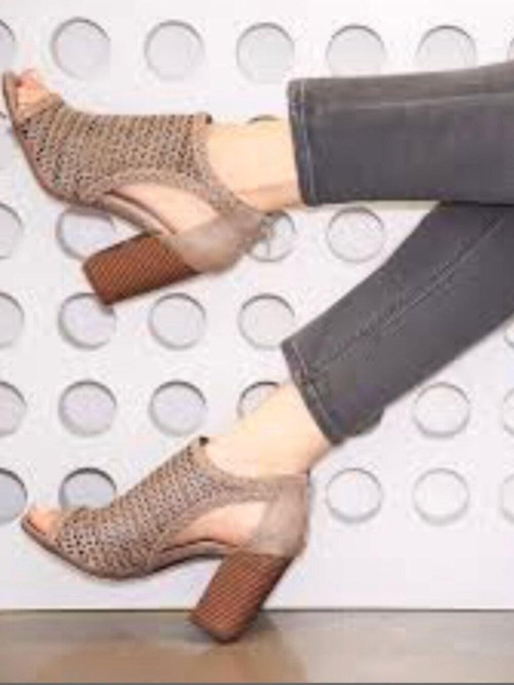 Fergie Henley Tan Sandals Heel Block Wedge Back Zipper Shoes Women's Size 8M !